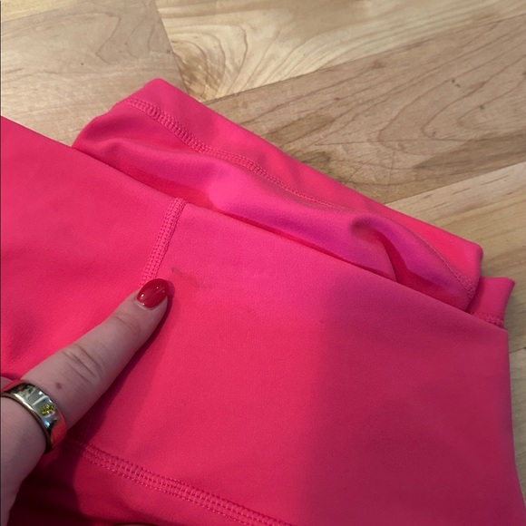 NWT Yogalicious Lux Crossover 5” Short Biker Pink Small - Picture 10 of 11